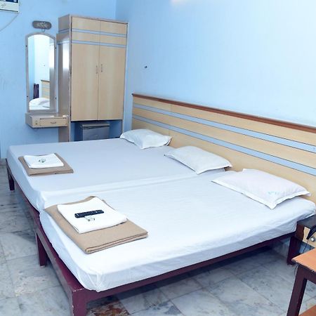 Hotel Aditya Пондичерри Экстерьер фото