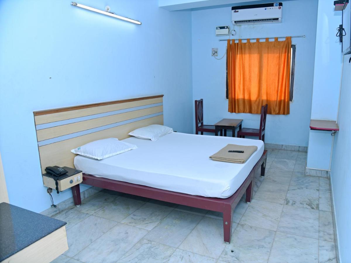 Hotel Aditya Пондичерри Экстерьер фото
